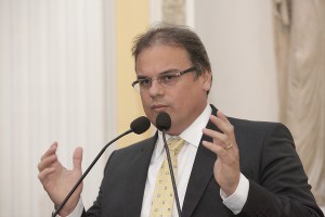 Dep. Eduino Brito.