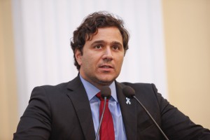 Dep. Rodrigo Novaes.