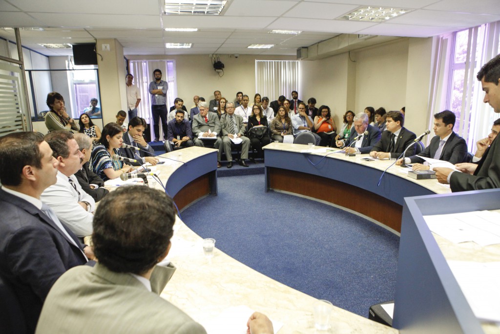 APRECIAÇÃO - Colegiado acatou, por unanimidade, o relatório geral e a redação final das 668 emendas parlamentares apresentadas aos projetos do PPA e LOA. Foto: João Bita
