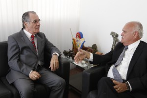 ISITA DO NOVO PRES. DO TJPE.- LEOPOLDO ARRUDA RAPOSO , PARA ENTREGADE CONVITE  AO DEPUTADO GUILHERME UCHOA PARA POSSE DIA 4 DE FEVEREIRO2016.