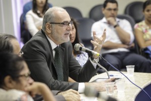 O presidente da Apac, Marcelo Asfora, dá esclarecimentos sobre evento meteorológico. Foto: Rinaldo Marques