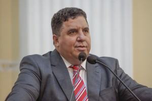 TRÂMITE - Deputado pede análise da matéria, que foi desarquivada há um ano. Foto: Roberto Soares 