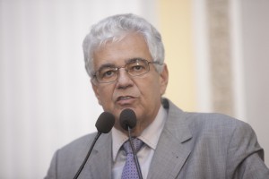 Antônio Moraes, do PSDB, parabenizou os deputados federais que votaram a favor do impeachment Foto: Roberto Soares/Alepe