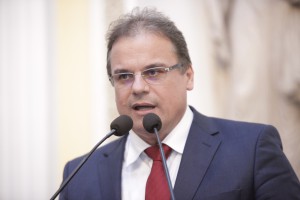 Dep. Eduíno Brito.