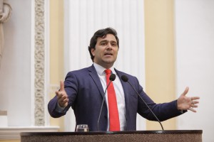 Dep. Rodrigo Novaes.