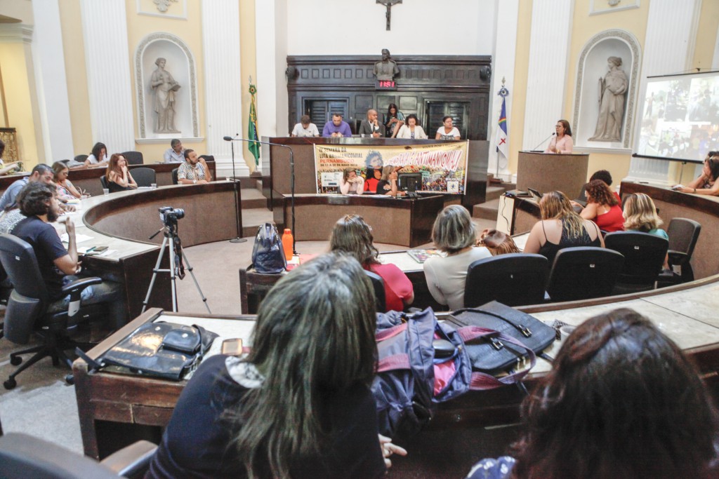 AUDIÊNCIA - Membros de movimentos sociais, gestores públicos, servidores e usuários dos serviços de saúde participaram de encontro do colegiado. Foto: João Bita