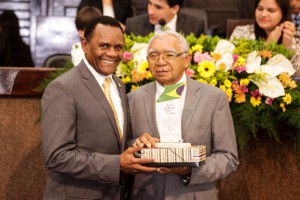 Reunião Solene de entrega do Título de Cidadão de Pernambuco ao pastor José Benedito da Silva, por solicitação do dep. Bispo Ossésio Silva