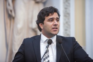 Dep. Rodrigo Novaes.