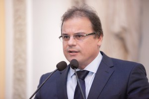 Dep. Eduíno Brito.
