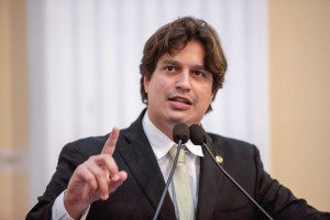 Dep. Lucas Ramos.
