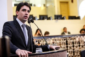 COSTA FILHO - “Todos os dias o secretário Milton Coelho tem falado na imprensa, mas ainda não foi claro sobre a data do pagamento.” Foto: Rinaldo Marques