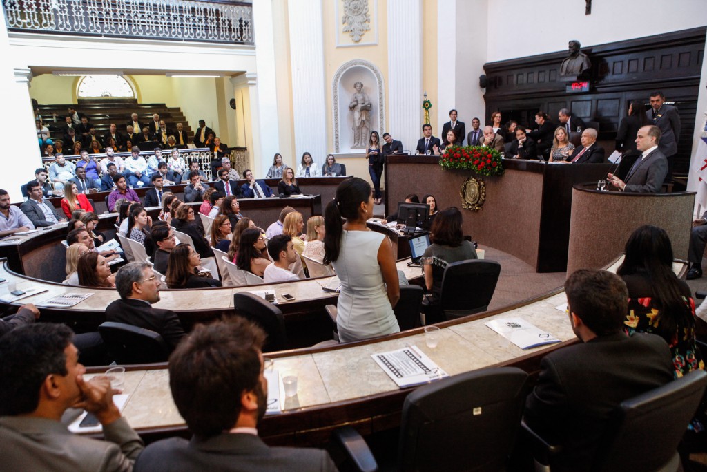 PALESTRA - Colegiado apoiou explanação do cônsul dos Estados Unidos no Recife, Richard Reiter, sobre as diferenças entre o sistema eleitoral americano e brasileiro. Foto: Rinaldo Marques