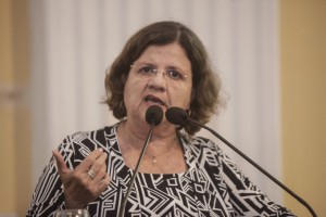 TRIBUNA - A parlamentar fez críticas ao governo interino e reprovou as motivações dos senadores favoráveis à destituição da gestora petista. Foto: Roberto Soares