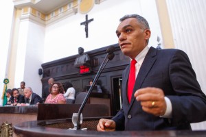 Odacy Amorim critica falta de médicos em Petrolina. Foto: Rinaldo Marques. 