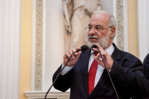 Deputado Zé Maurício alerta para a prática criminosa de manter animais presos. Foto: Henrique Genecy
