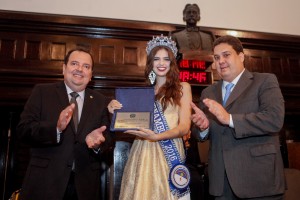 BELEZA - Representante de Pernambuco recebe homenagem. Foto: Henrique Genecy