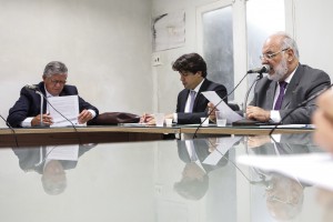 POLUENTE - Além de plástico, derivado do petróleo, os filmes radiográficos são compostos também por prata, metal pesado com tempo de decomposição que chega a 200 anos. Foto: Rinaldo Marques