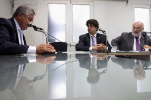 Descarte incorreto de exames pode gerar riscos para a saúde e para o meio ambiente. Foto: Rinaldo Marques. 