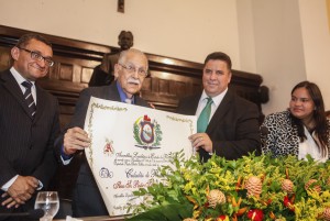 Mineiro, o Pastor Feliciano Amaral recebeu o Título de Cidadão de Pernambuco por sugestão do deputado Pastor Cleiton Collins. Foto: Henrique Genecy
