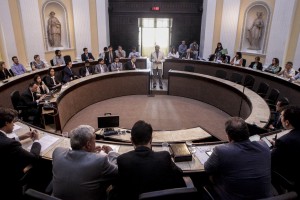 Deputados participam da reunião de apresentação da Lei Orçamentária Anual. Foto: João Bita
