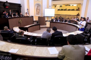 Parlamentares acompanham apresentação do Relatório de Gestão Fiscal. Foto: Rinaldo Marques