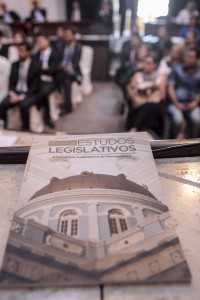 Publicação reúne estudos que servem de base para a atuação dos deputados Foto: Rinaldo Marques