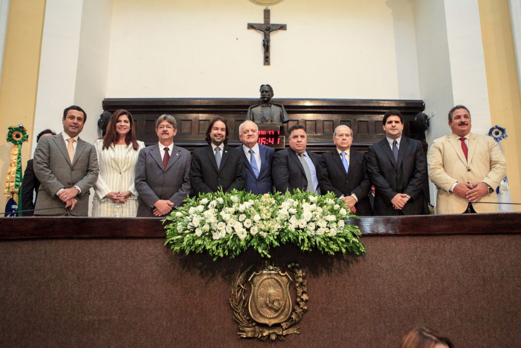 GESTÃO DA ALEPE - Parlamentares empossados conduzirão trabalhos administrativos e legislativos da Casa até 31 de janeiro de 2019. Foto: Roberto Soares