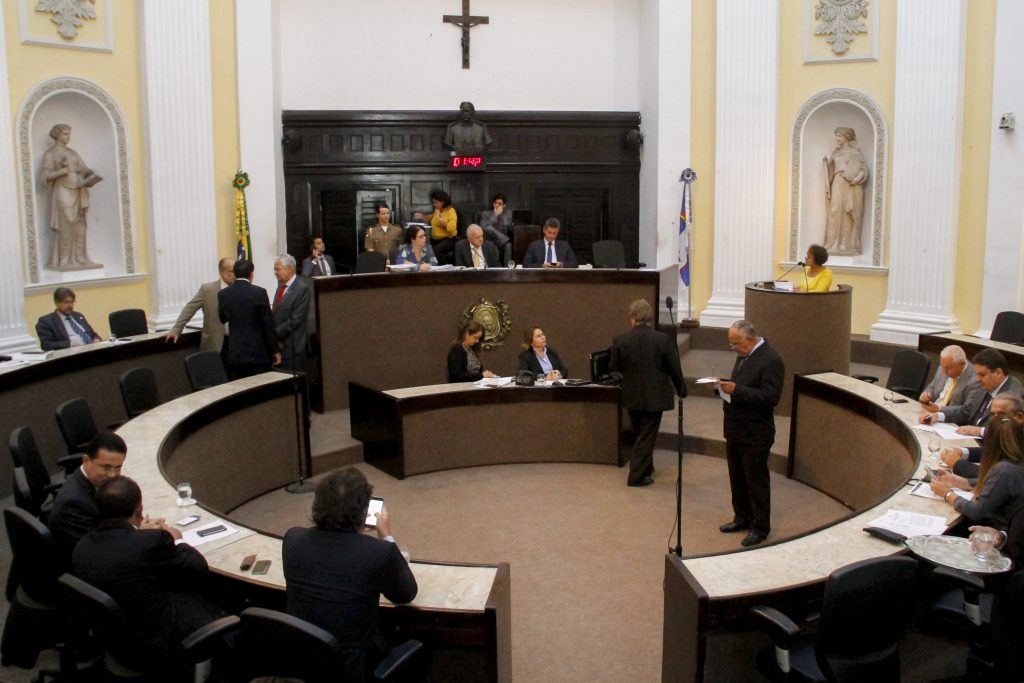 PROPOSTA - Matéria prevê que a medida seja adotada apenas quando comprovada a impossibilidade de nomeação de servidor classificado em concurso público vigente. Foto: Jarbas Araújo