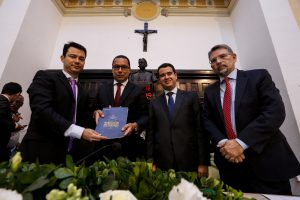 PRÁTICA - Documento aponta caminhos para que propostas se transformem em ações concretas no cotidiano da população. Foto: João Bita