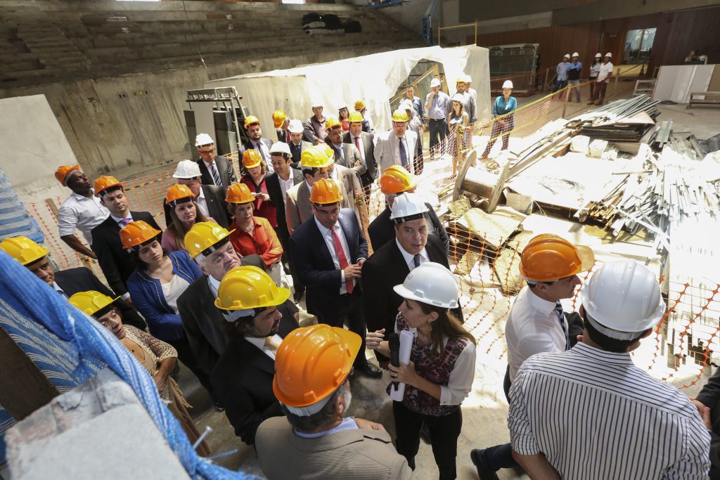 Visita do presidente, primeiro secretário e deputados da casa às obras do novo Plenário da Alepe.