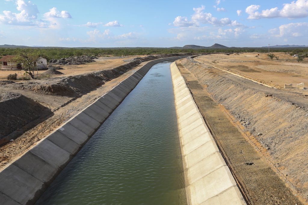 ACESSO - Águas do Velho Chico ainda não chegam às casas de localidades pernambucanas cortadas pelos eixos do projeto de integração do curso d’água. Foto: Rinaldo Marques