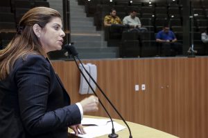 CRÍTICA - A deputada defendeu a mobilização da sociedade e dos políticos pernambucanos para barrar a proposta. Foto: Jarbas Araújo