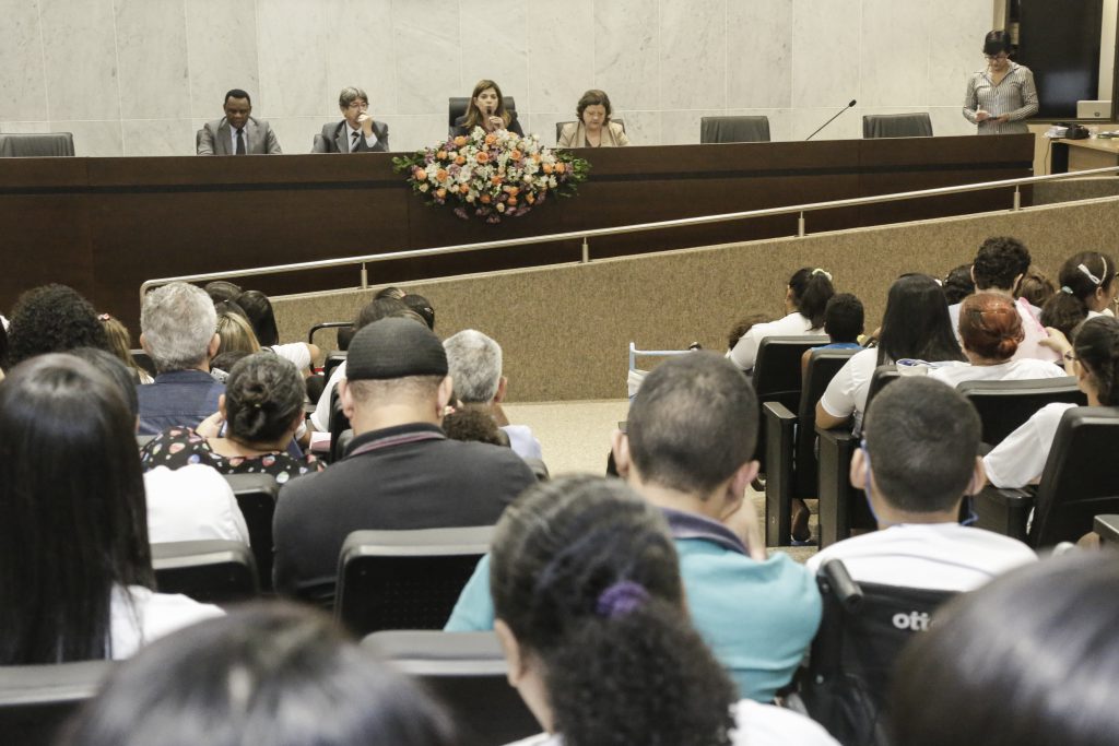Audiência Pública da Comissão de Cidadania para debater a Política Estadual de Valorização do Cuidador com Laços Afetivos.