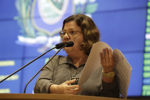 OPINIÃO - Para a petista, a vigência de 14 mil contratos temporários e a escassez de professores em algumas unidades justificam necessidade de convocações. Foto: Jarbas Araújo