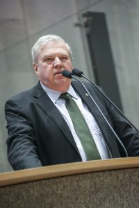 QUEIROZ - Deputado defende venda direta de etanol das usinas para os postos. "Pode haver um barateamento do combustível”. Foto: Rinaldo Marques/Arquivo
