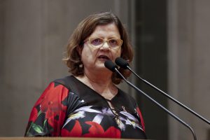 PESAR - Durante reflexão, parlamentar lamentou as mortes do ex-reitor da UFSC Luiz Cancellier de Olivo e da professora mineira Heley de Abreu Silva Batista. Foto: Roberto Soares