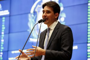 CRÍTICA - Parlamentar se queixou de recuo na previsão de empréstimos a serem tomados pelo gestão Paulo Câmara, no ano que vem. Foto: Roberto Soares