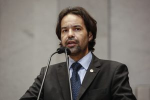 BENEFÍCIO - De acordo com o parlamentar, estrada ajudará no escoamento da produção do Polo de Confecções. Foto: Roberto Soares