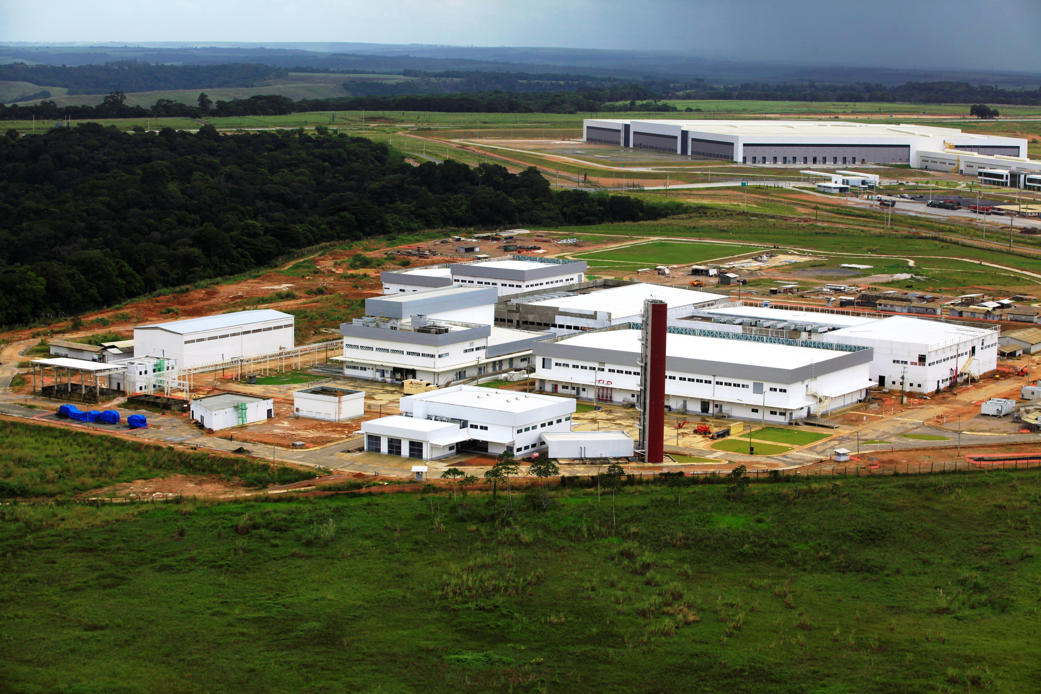 Em Goiana, às margens da BR-101, terreno de 159 hectares abriga duas empresas em funcionamento, além de quatro em instalação e duas em negociação. AD Diper estima mais de R$ 1,5 milhão em investimentos e cerca de mil empregos gerados no local. Foto: Acervo Hemobrás