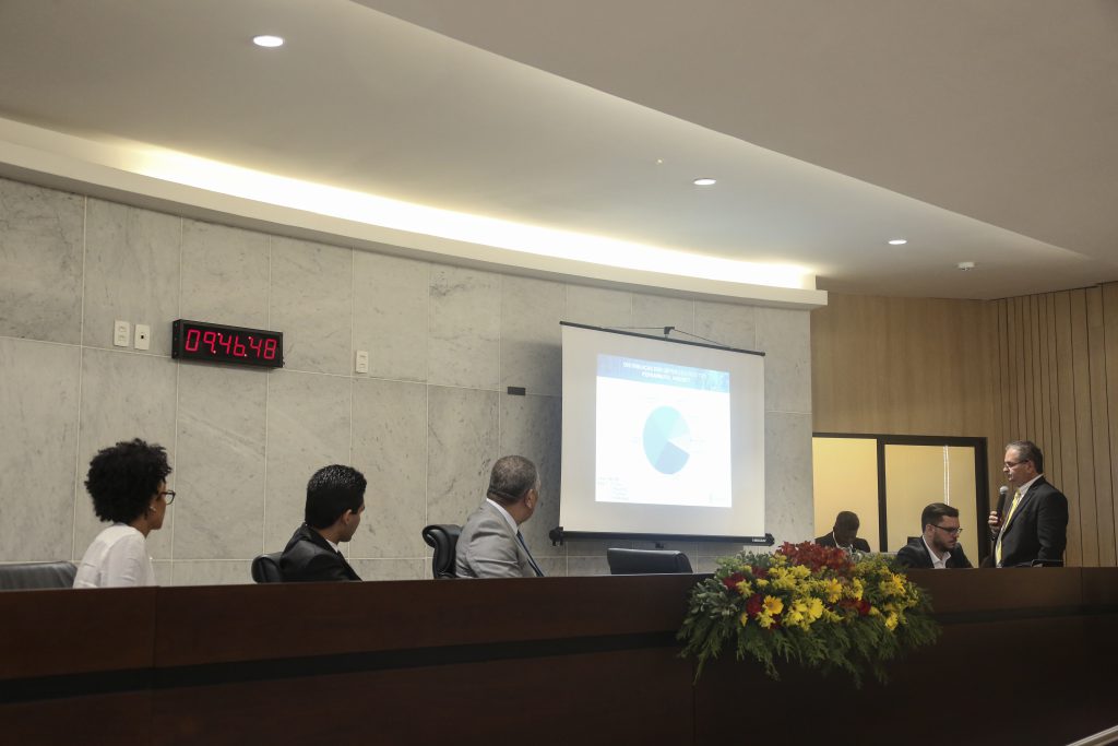 INCREMENTO - Trinta novos leitos de clínica médica foram implantados no Interior, segundo contabilizou o secretário Iran Costa, durante encontro da Comissão de Saúde. Foto: Sabrina Nóbrega