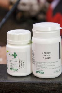 TRATAMENTO - Pacientes denunciam medicamentos em falta ou com prazo de validade vencido. Foto: Jarbas Araújo
