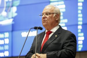 ASSUNTOS - De acordo com parlamentar, foram debatidas propostas para aperfeiçoar as normas sobre o comércio em cidades de fronteira e mudanças no estatuto da entidade. Foto: Roberto Soares