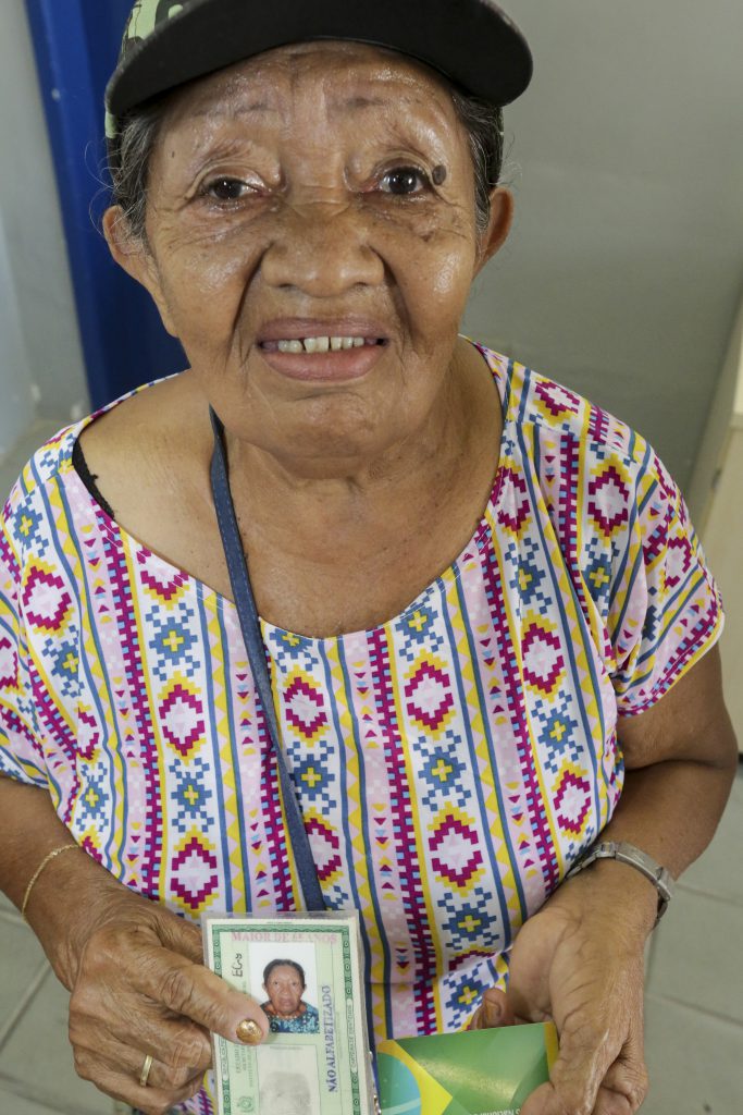 BENEFÍCIO - Aparecida teme não conseguir se recadastrar para receber o BPC. Foto: Jarbas Araújo
