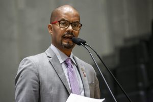 DISCORDÂNCIA - Edilson Silva defende que debate seja promovido na próxima semana, enquanto Isaltino Nascimento sugere encontro para fevereiro