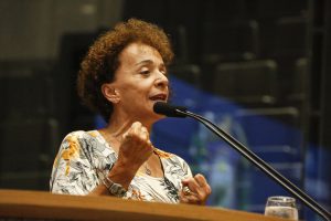 LAURA GOMES - “Podemos suspeitar de ação eleitoreira para melhorar imagem de um presidente reprovado pela maioria dos brasileiros”. Foto: Jarbas Araújo