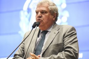 HENRIQUE QUEIROZ - “Paralisação na obra da PE-425 foi necessária, devido a problemas constatados em fiscalização do serviço.” Foto: Jarbas Araújo