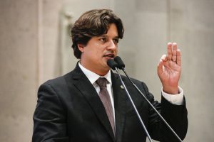 INICIATIVAS - Parlamentar destacou, entre outras ações, a captação de R$ 45 milhões, junto ao programa Minha Casa Minha Vida. Foto: Roberto Soares