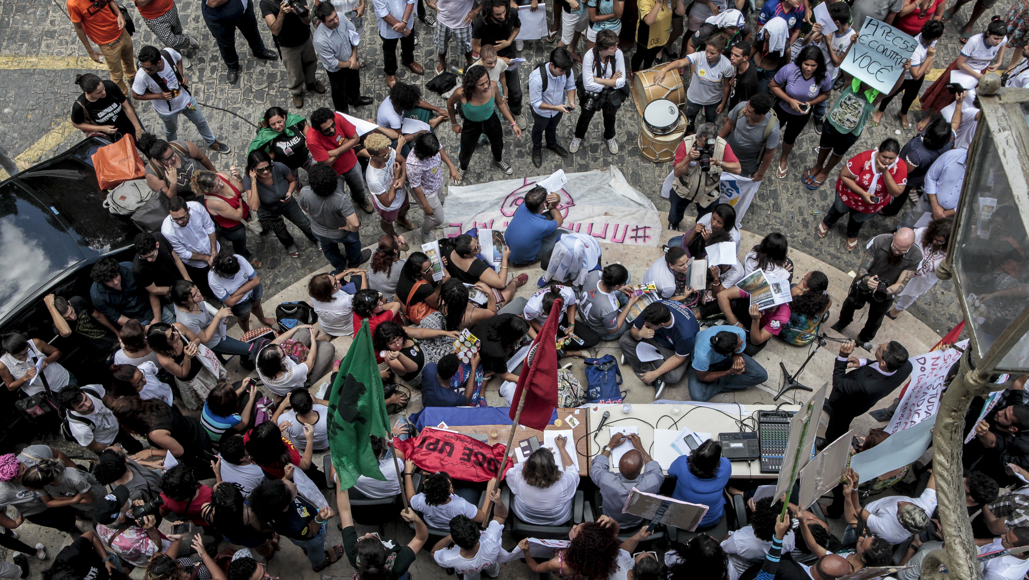 MANIFESTAÇÃO - Registro de audiência pública sobre as ocupações estudantis, realizada na Alepe em 18 de novembro de 2016. Foto: Jarbas Araújo