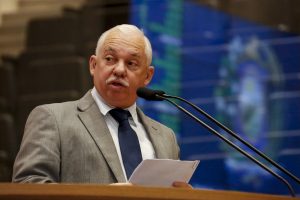 ECONOMIA - “A confecção da renda renascença atrai consumidores de todo o Brasil e do exterior”. Foto: Jarbas Araújo