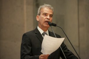 DEDICAÇÃO - Deputado relembrou atuação de policiais e bombeiros em situações de calamidade pública, como a de Bodocó. Foto: Sabrina Nóbrega